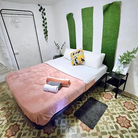 Piso En Casa Cueva En *