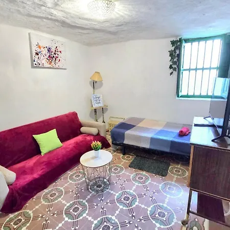 Piso En Casa Cueva En *